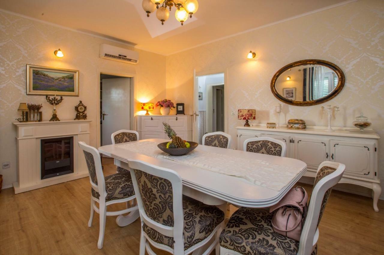 Apartment Valerija เยเซนิเซ ภายนอก รูปภาพ