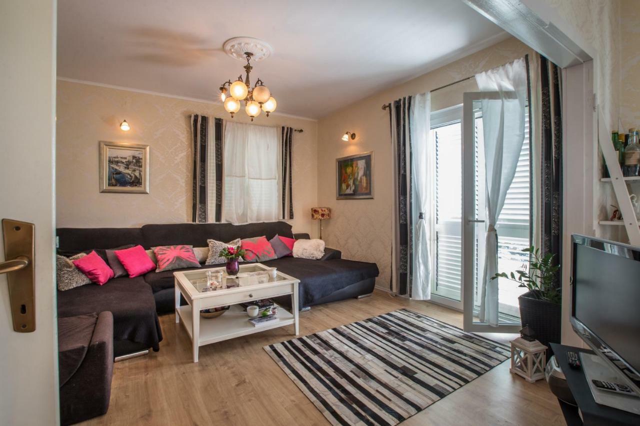 Apartment Valerija เยเซนิเซ ภายนอก รูปภาพ