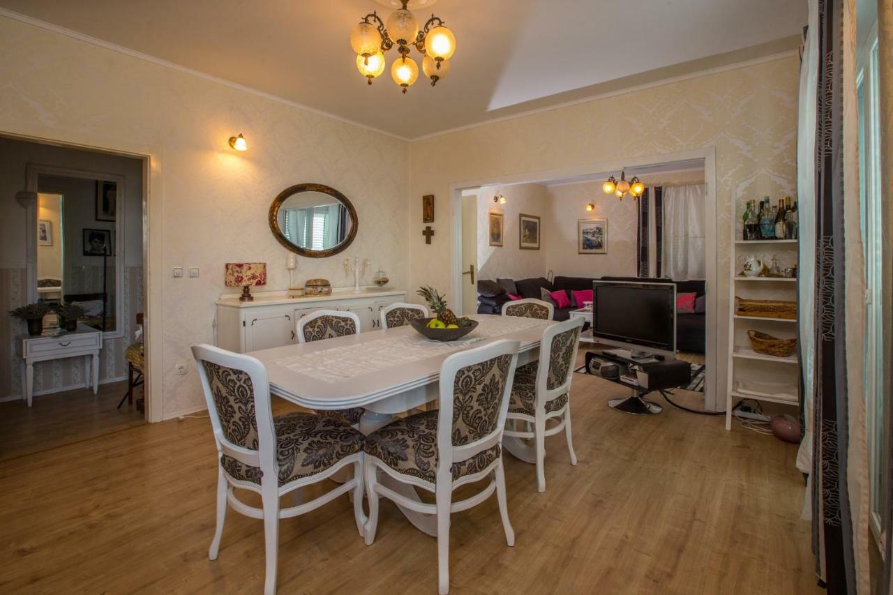 Apartment Valerija เยเซนิเซ ภายนอก รูปภาพ
