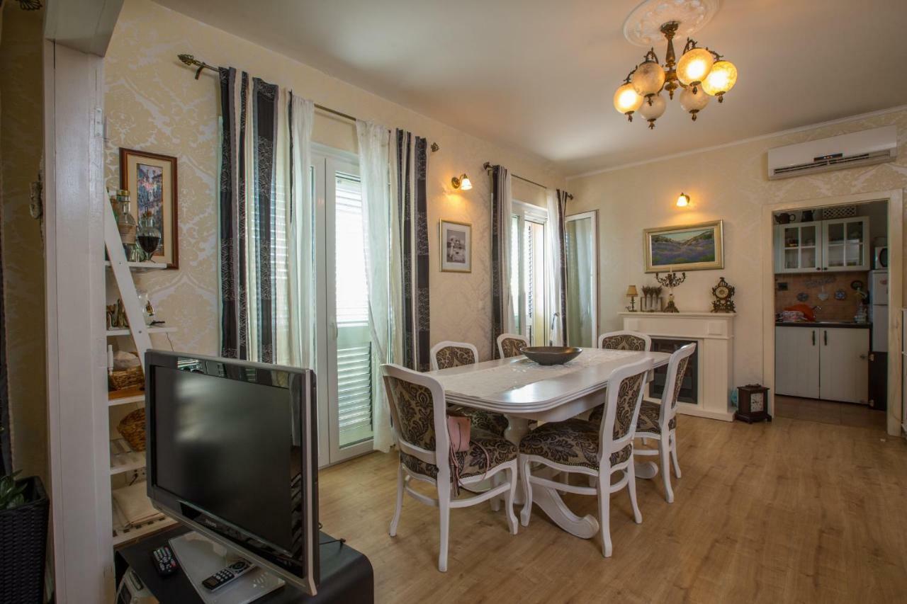 Apartment Valerija เยเซนิเซ ภายนอก รูปภาพ